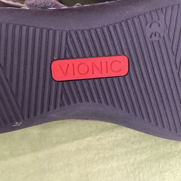 VIONIC with ORTHAHEEL Technology - Picture 4 of 10